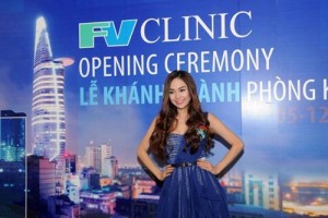 Ca sĩ Minh Hằng tại buồi khai trương