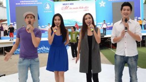 Từ trái sang: ca sĩ Nguyên Vũ, Minh Thư, siêu mẫu Ái Phương và ca sĩ Nguyễn Phi Hùng tập tiết mục Tiếng gọi non sông vào chiều 9-1 - Ảnh: T.T.D.