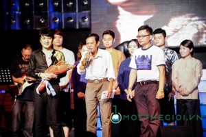 'Vua nhạc sến' Vinh Sử, nghẹn lời trong đêm nhạc từ thiện dành cho mình