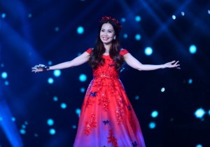 Ca sĩ Cẩm Ly trong Liveshow Tự tình quê hương 5