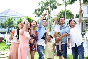 Văn Mai Hương và Noo PhướcThịnh trong MV “Nhà là nơi…” mới