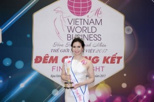 Khoảnh khắc đăng quang ngôi vị Ms Beauty Exceed The Time của nữ doanh nhân Thảo Nguyên