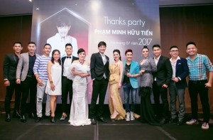 Các sao Việt và khách mời chụp hình kỷ niệm với Phạm Minh Hữu Tiến