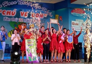 Phút đăng quang của nhóm Vút Bay - Trường Trần Phú