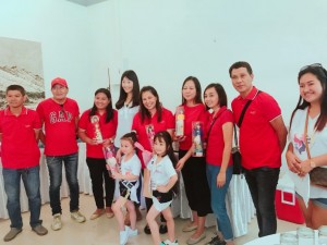 Phạm Diễm My và Đào Nguyễn Hồng Lam cùng gia đình  vui mừng khi lọt vào chung kết