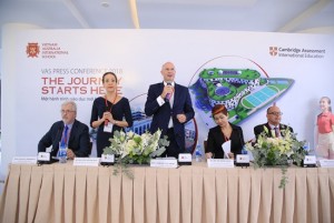 Ông Marcel Van Miert, Chủ tịch Điều hành VAS cùng ban giám đốc, điều hành của VAS chia sẻ thông tin với giới truyền thông về 2 cơ sở mới tại buổi họp báo sáng 1/08/2018