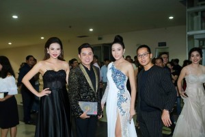 Huấn luyện viên Quốc tế Tiến Thuận (bìa Phải) từ Hải Phòng vào TP.HCM dự chung kết Hoa hậu Việt Nam 2018