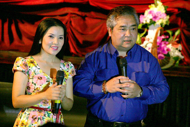 Diễn viên Ngọc Trinh và nghệ sĩ Khánh Hoàng trong buổi ra mắt nhóm kịch Ngọc Trinh tại rạp Công Nhân năm 2014