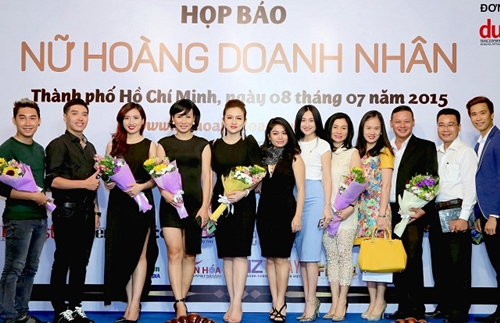 BTC, thành viên Ban giám khảo và các khách mời tại buổi họp báo ra mắt sân chơi "Nữ hoàng doanh nhân" 2015