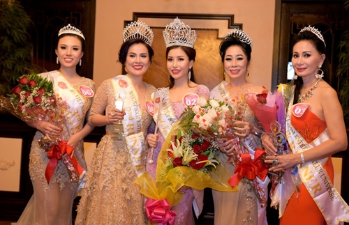 Phút đăng quang của Hoa hậu Nguyễn Lam Cúc (02) và các Á hậu