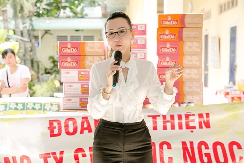 Hoa hậu Nhân ái Đỗ Lan giản dị mang yêu thương đến cho người nghèo
