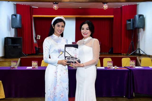 Đấ giá gây quỹ vì trẻ em và người già neo đơn