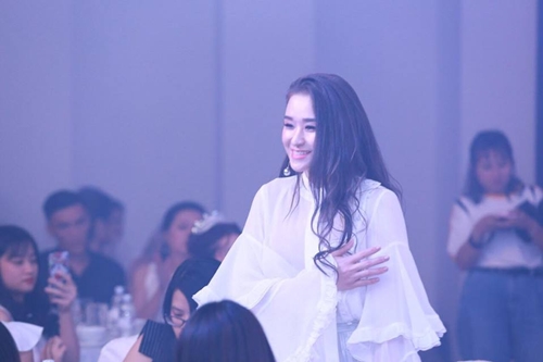 Nữ doanh nhân Cherry Đào tại sự kiện vinh danh các nhà phân phối tại Bến Tre