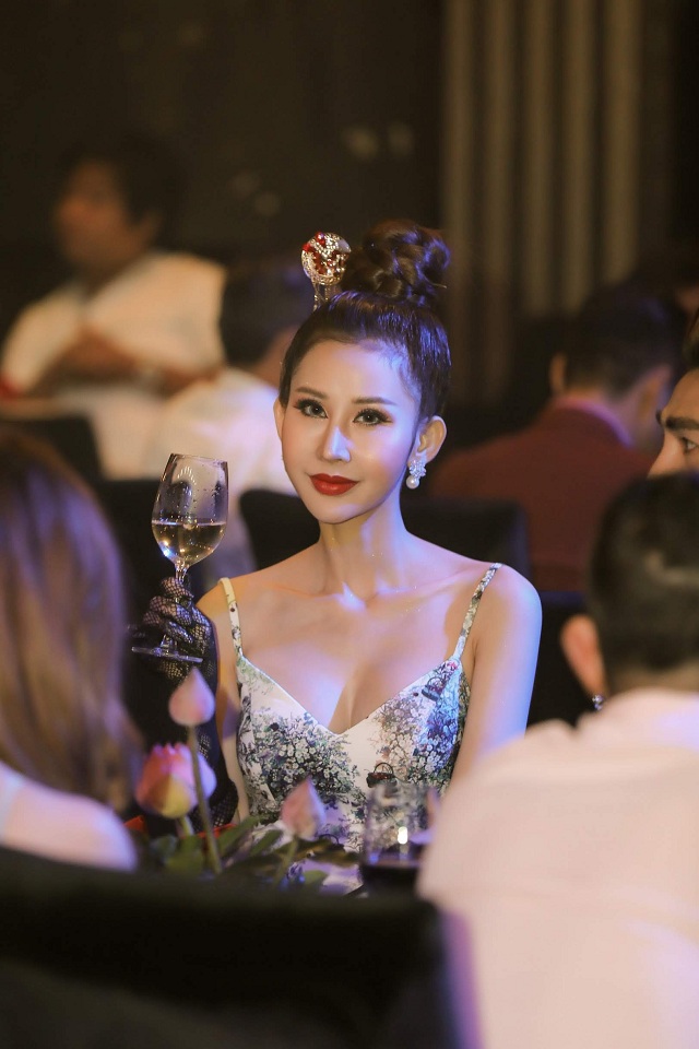 hoa hau chi nguyen 8 1