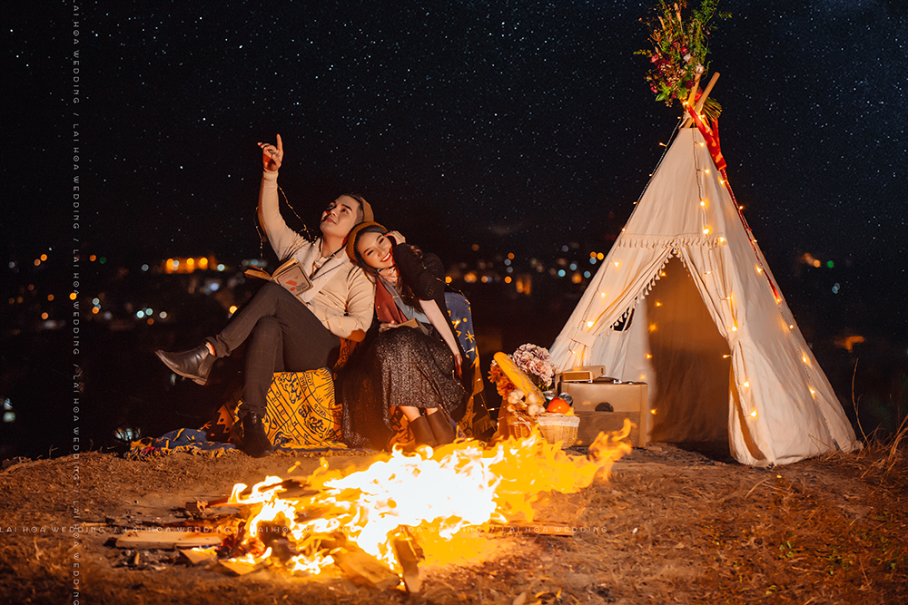 Cao Mỹ Kim dịu dàng bên Sơn Ngọc Minh trong bộ ảnh Giáng sinh mới