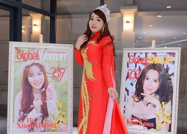 Hoa hậu Hồ Xuân Hương tại Triển lãm mùa xuân tôn vinh 100 phụ nữ có tầm ảnh hưởng của năm