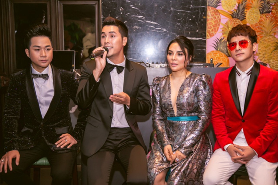 Hoàng Phi Kha và Mai Phương Trang tại buổi họp mặt nghệ sĩ công bố cuộc thi