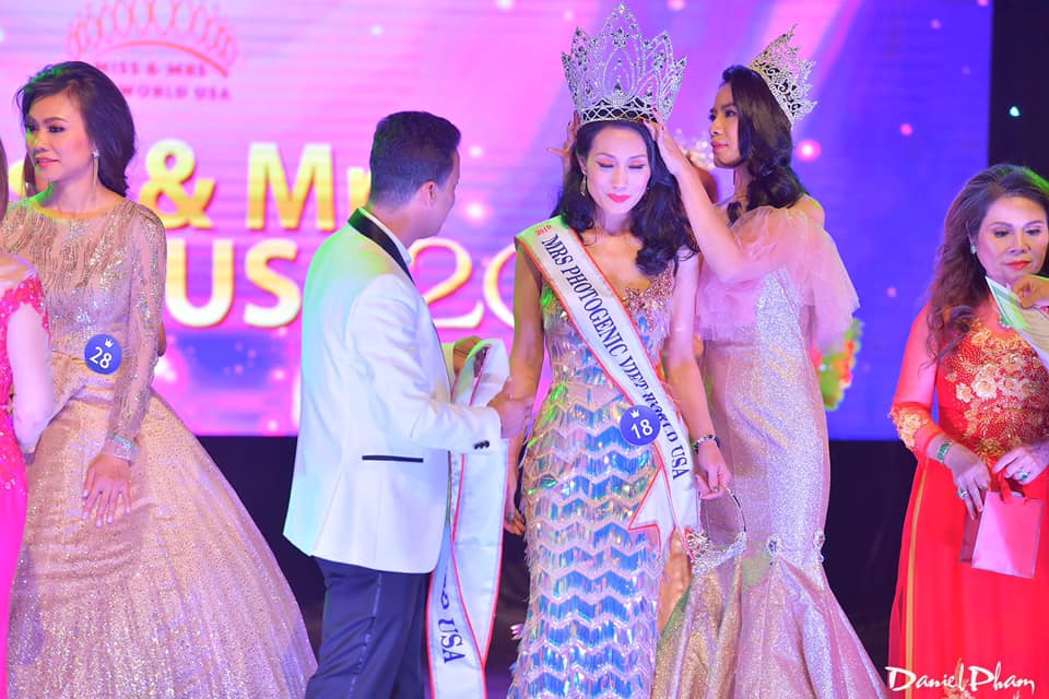 Đỗ Quỳnh Trang không tin vào mắt mình khi được xướng tên trở thành Hoa hậu Mrs Vietnam World USA 2019