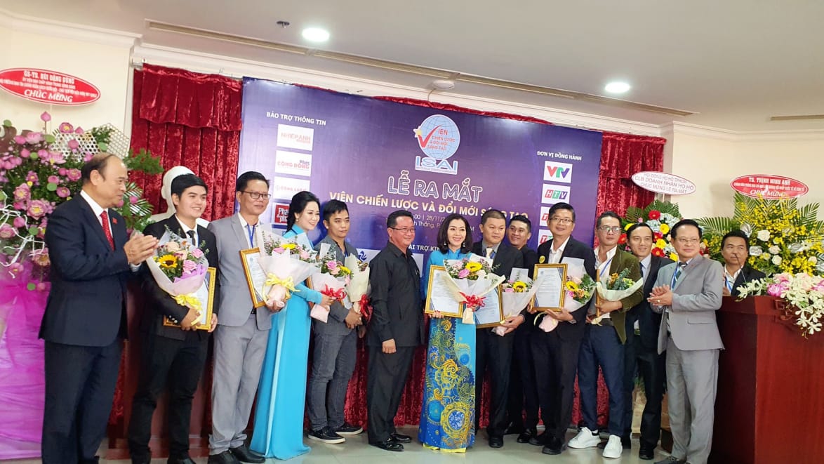 Trao quyết định thành lập 7 trung tâm trực thuộc Viện ISAI