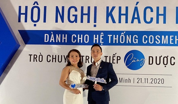 Với tư cách Tổng Phân Phối của hệ thống Cosmeheal, doanh nhân Vân Nguyễn xuất hiện lộng lẫy tại hội thảo