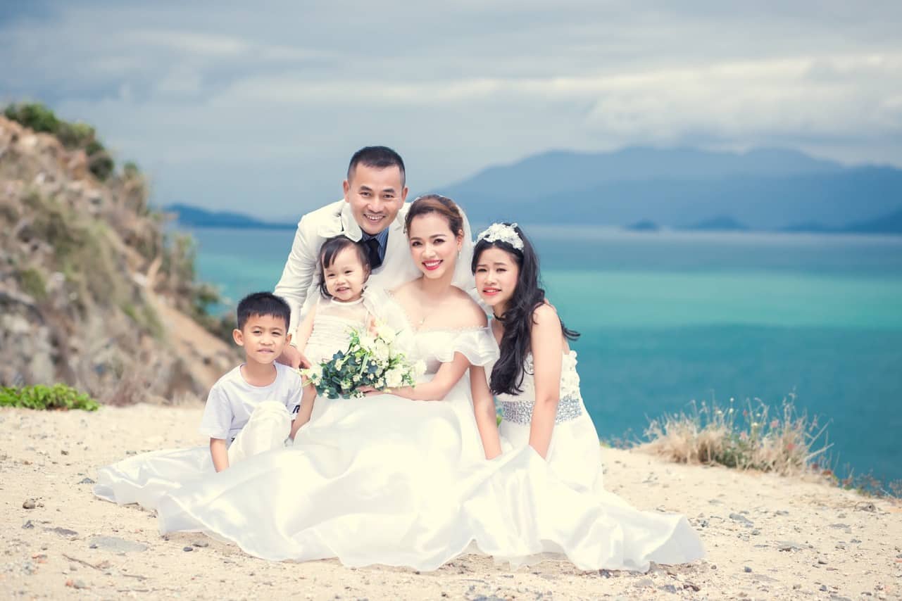 Gia đình hạnh phúc của HLV Khiếu Hương