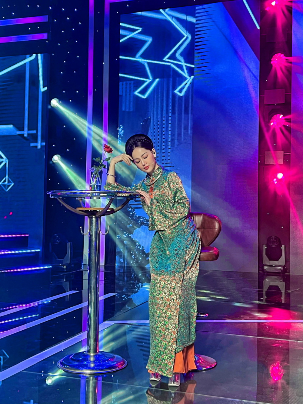 MC Minh Ngoc 10