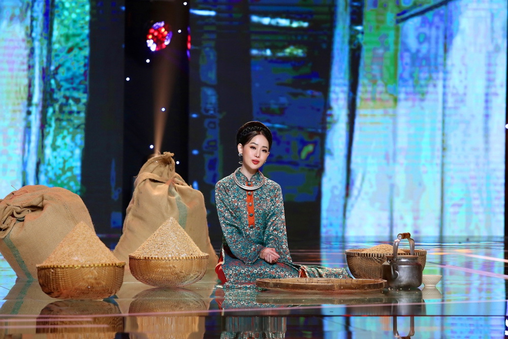 MC Lê Đình Minh Ngọc "chơi lớn" khi làm mới mình trong "Người kể chuyện tình"
