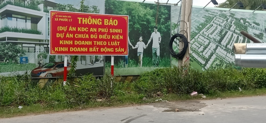 Tấm biển do UBND xã Phước Lý cắm