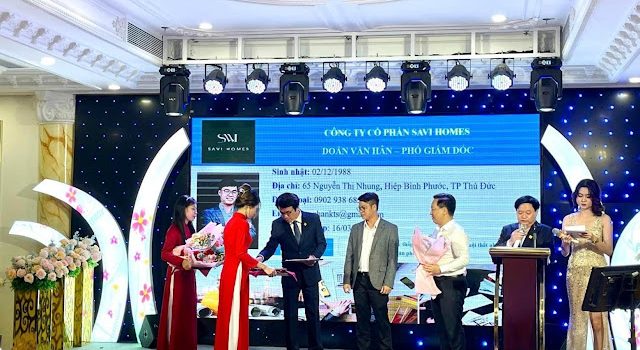 Ông Doãn Văn Hân – Phó Giám đốc, Co-founder Savi Homes nhận Chứng nhận hội viên tại Hội Doanh nghiệp Thủ Đức
