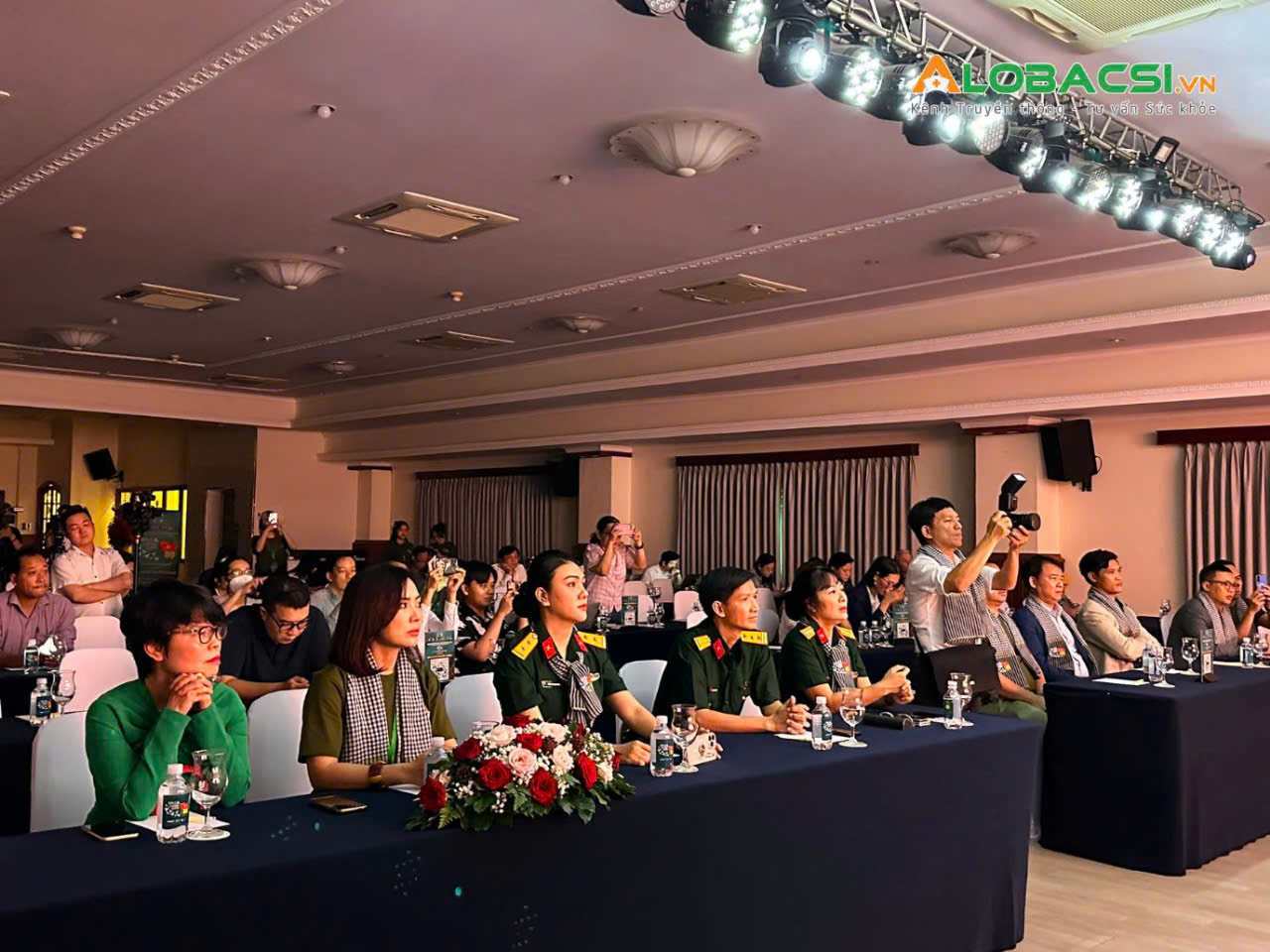Toàn cảnh buổi họp báo giới thiệu chương trình hòa nhạc "Bài Ca Không Quên"