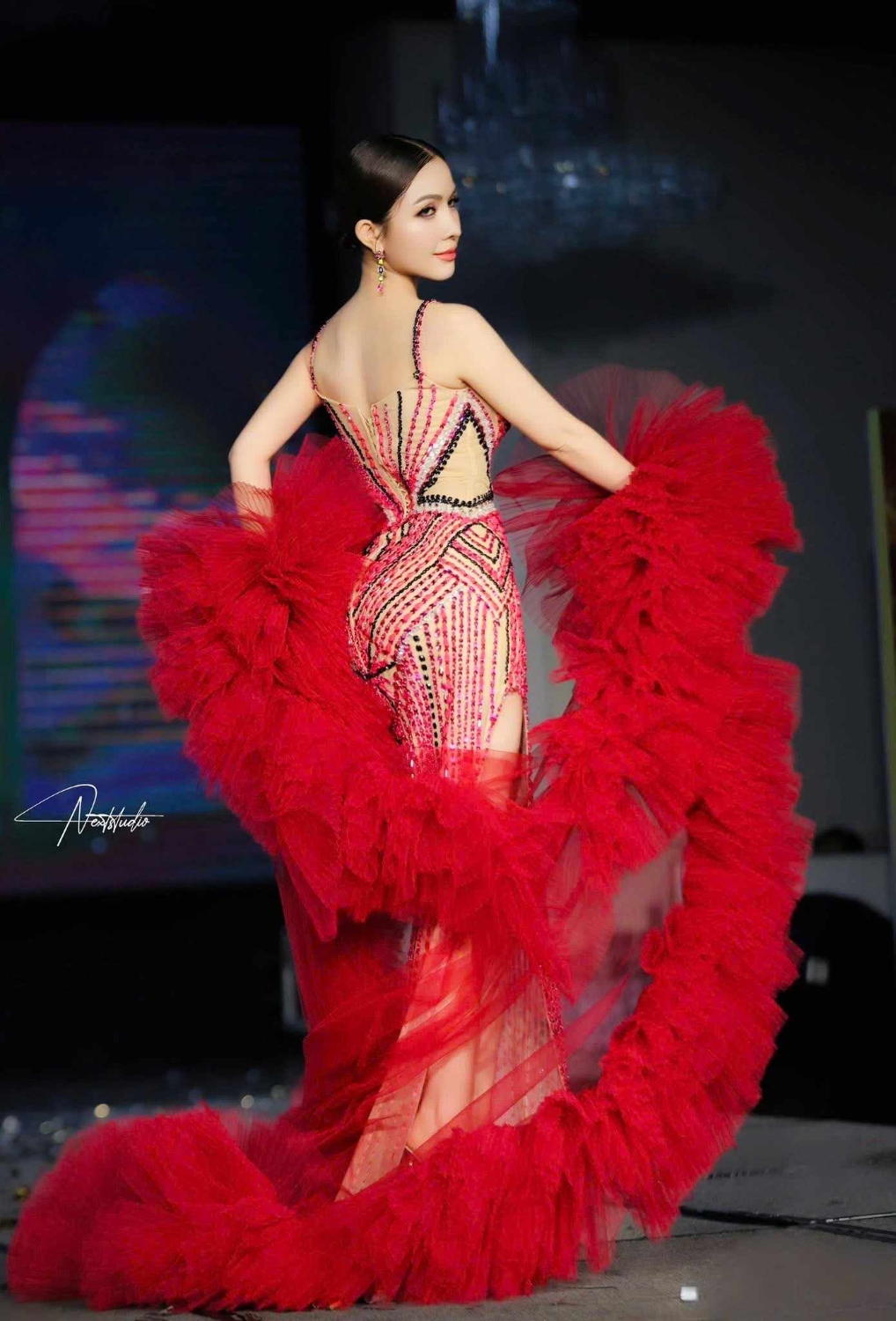 Linh Tay 13