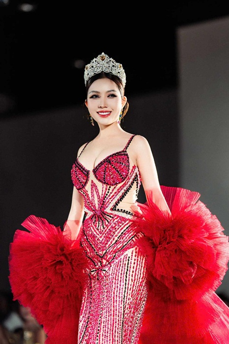 Linh Tay 8