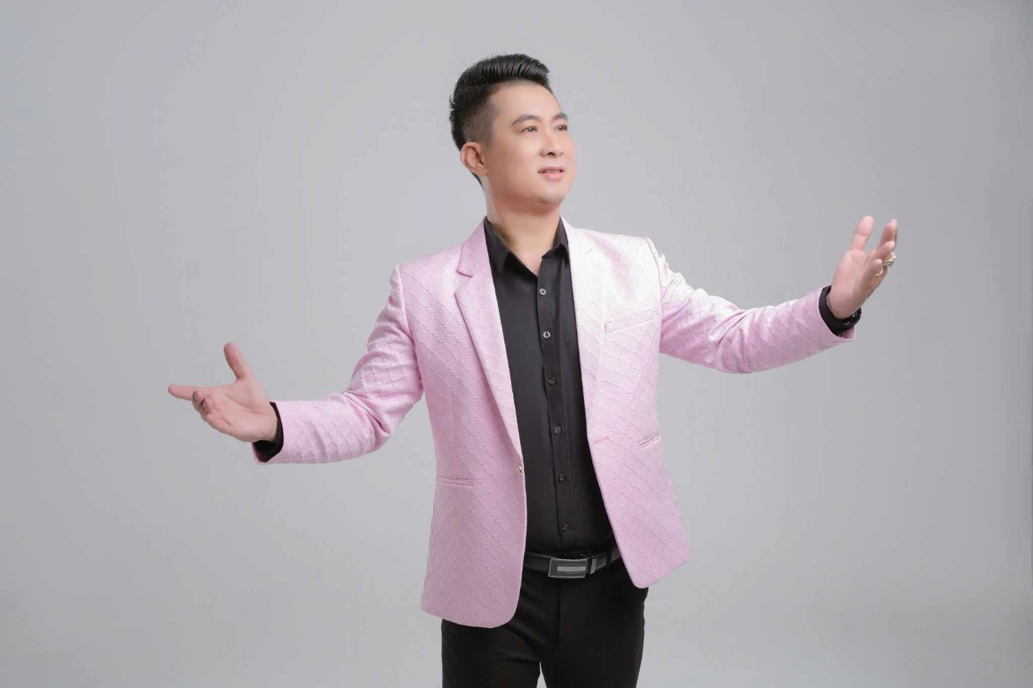 Ca nhạc sĩ Lê Anh Tuấn