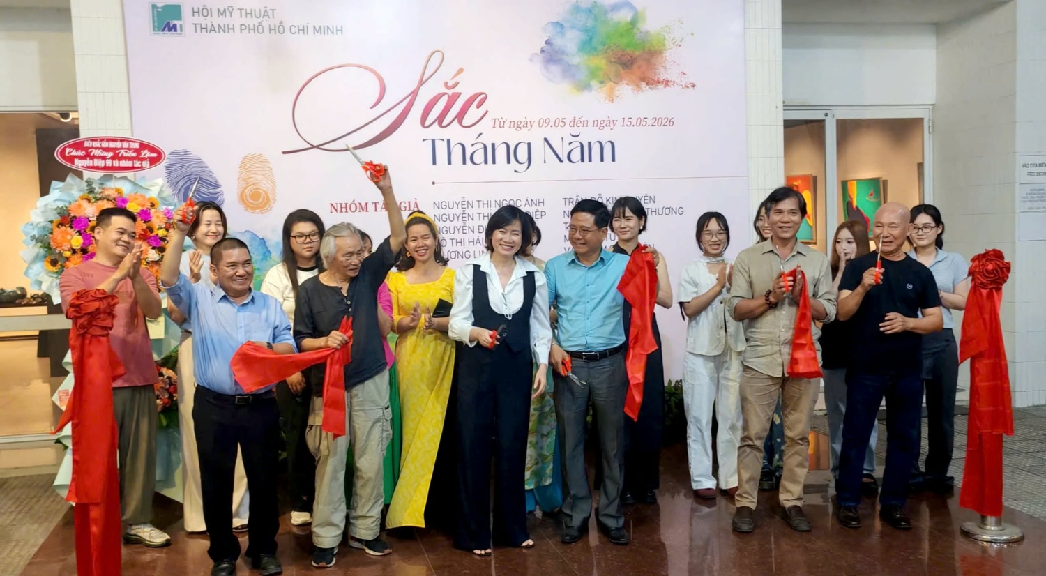 Lễ cắt băng khai mạc triển lãm 'Sắc Tháng Năm' tại Hội Mỹ thuật TP.HCM