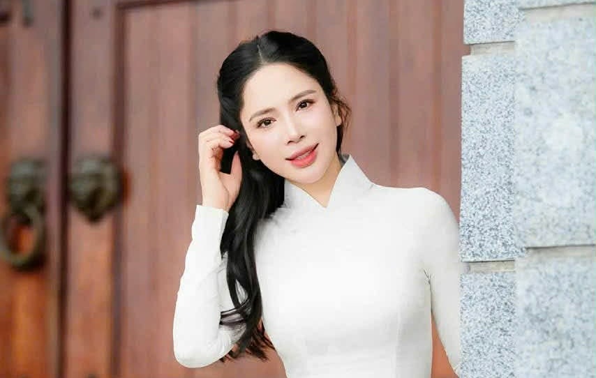Người đẹp Sam Sam Nguyễn
