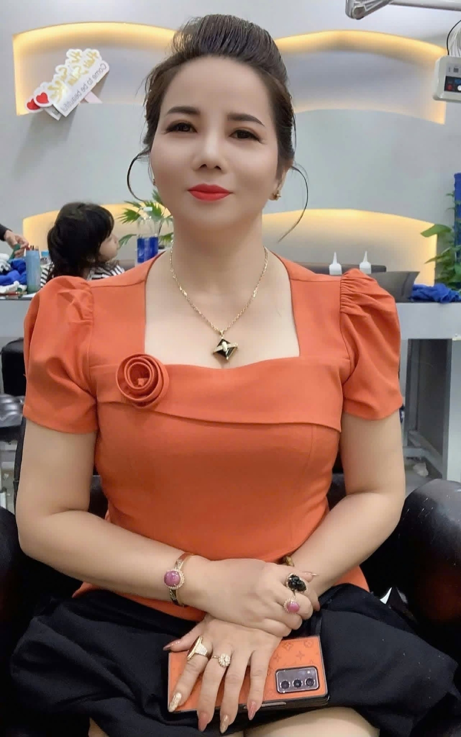 Madam Thu 6