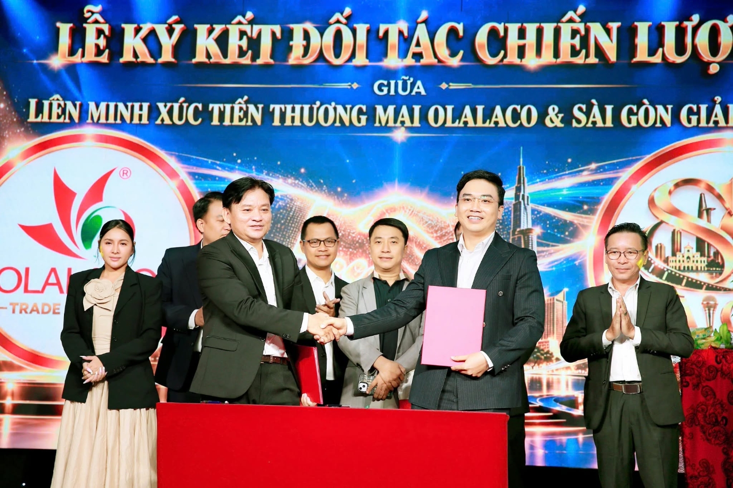 Lễ ký kết hợp tác chiếc lược giữa Công ty Sài Gòn Giải Trí và Liên minh Xúc tiến thương mại Olalaco